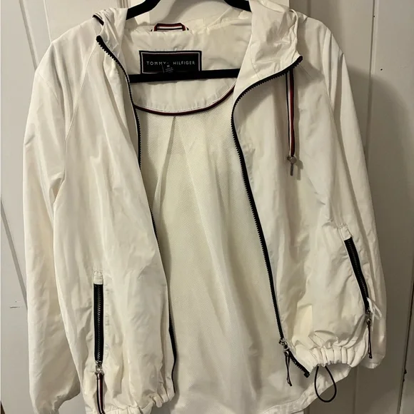 Tommy Hilfiger White Hooded Vintage Shell rain Jacket with Signature Trim - Picture 7 of 8